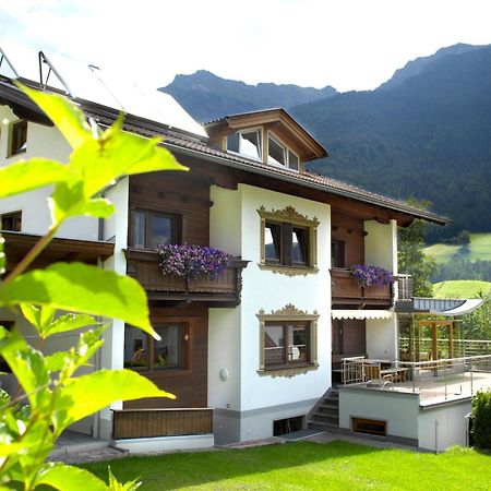 Pension Tina Neustift im Stubaital Exterior foto